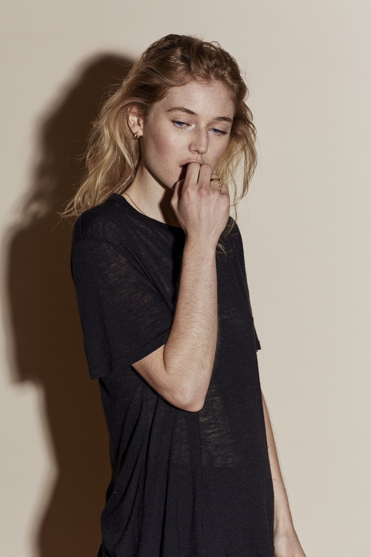 JOHNNY TEE / BLACK – Frances de Lourdes